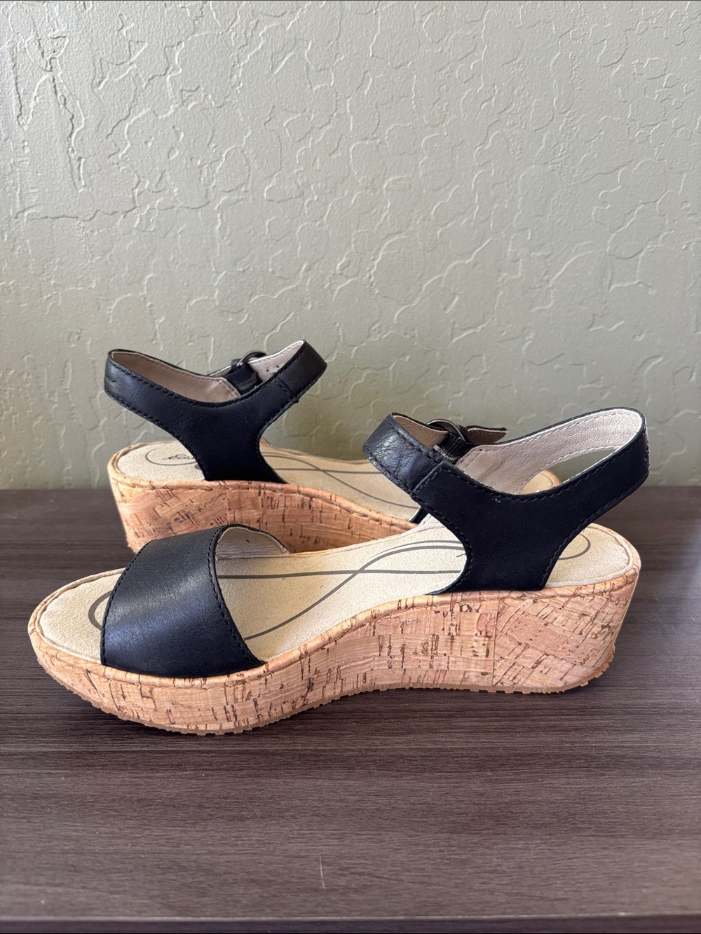 Eddie Bauer Kara Cork Wedge Heel Sandals Ankle Strap Black Leather Size 7 - Picture 6 of 9